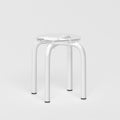 Tabouret Beaubourg - structure blanc et assise en verre acrylique recyclé incolore